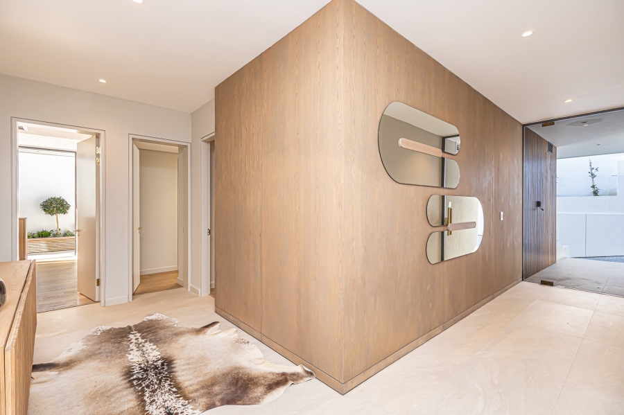 To Let 4 Bedroom Property for Rent in Fresnaye Western Cape